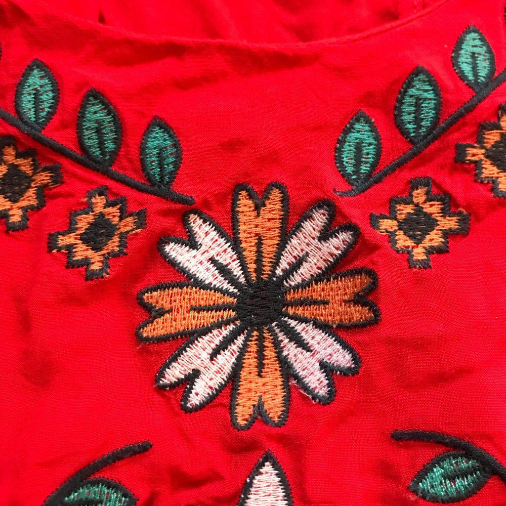 😘🌺 Floral & Geometric Red ✨Embroidered✨ Tank ❤️ - Picture 6 of 6